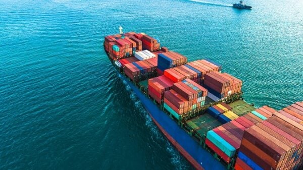 El alza de los precios del bunker y la congestión portuaria debilitarían la esperada caída de las tarifas spot