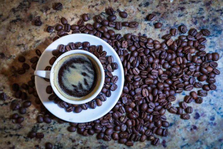 Café arábica baja ante mejores perspectivas de oferta en Brasil