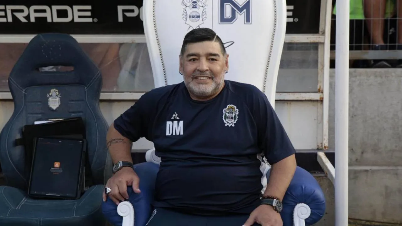 Deportes: Investigación determina que a Diego Maradona le falsificaron la firma; su médico es sospechoso