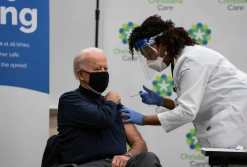 Doble mascarilla, una recomendación impulsada por especialistas para aumentar protección frente al COVID-19