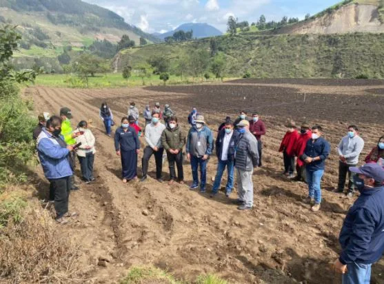 Se INAUGURÓ riego parcelario para PRODUCTORES de Puruhuaypamba, provincia de Chimborazo