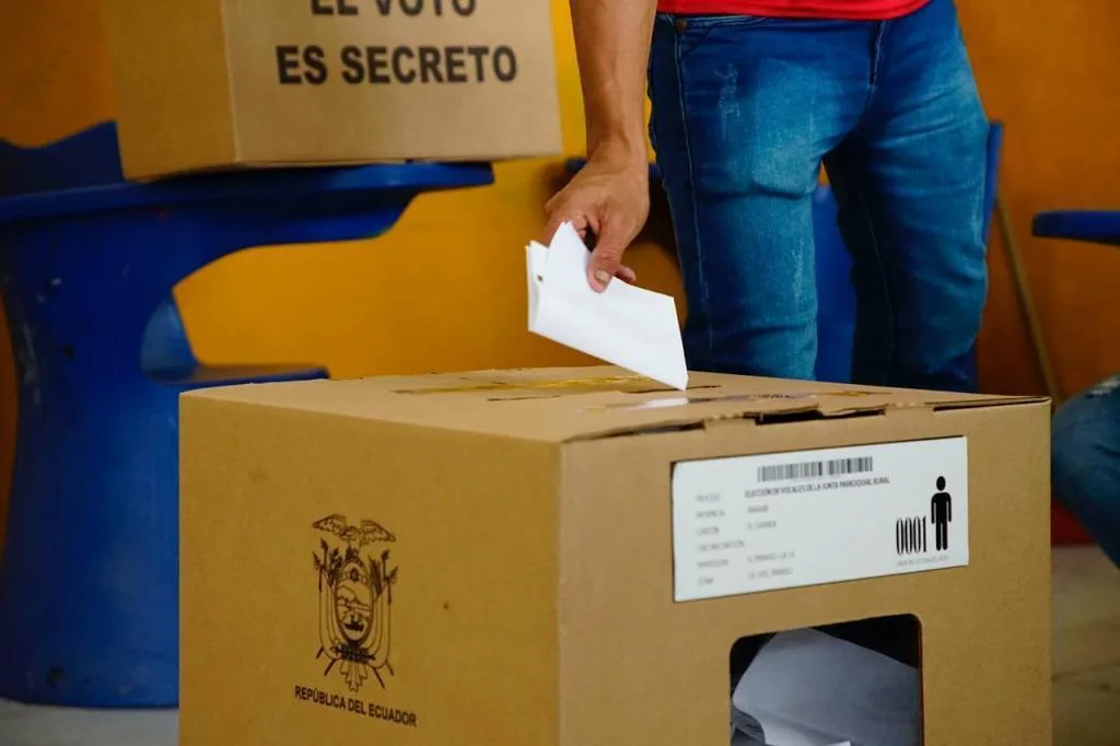 Multas acumulativas: $ 40 por no ir a votar; $ 100 más para los miembros de las JRV que no vayan a mesa electoral y no se capacitaron