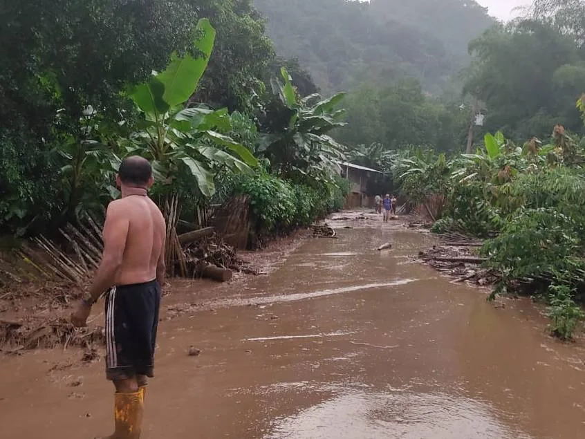 Ecuador: Atienden emergencias por lluvias en Santa Ana y otras localidades manabitas