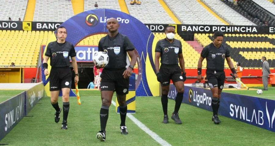 Deportes: Barcelona SC presenta queja por actuación de la terna arbitral del partido ante Independiente del Valle y pide su recalificación