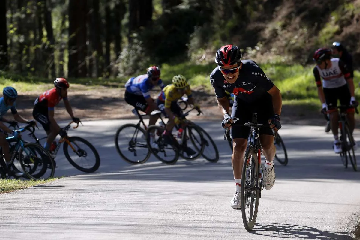 Deportes: Richard Carapaz sin posibilidades en la Vuelta al País Vasco