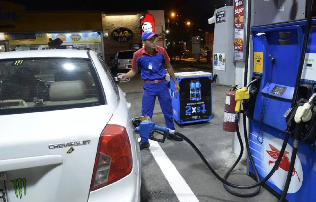 Precio internacional del petróleo es uno de los determinantes para la subida o bajada de los combustibles en Ecuador