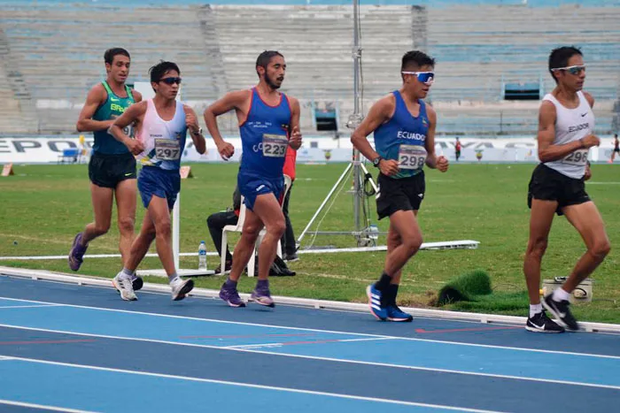 Deportes: Andrés Chocho triunfa en Sudamericano de Atletismo y lo dedica al cielo, donde está su padre Luis