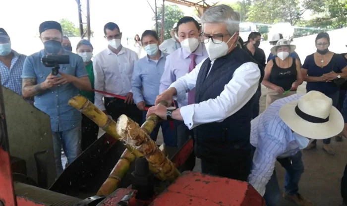 Ecuador: Cañicultores del Azuay ahora podrán producir directamente panela granulada