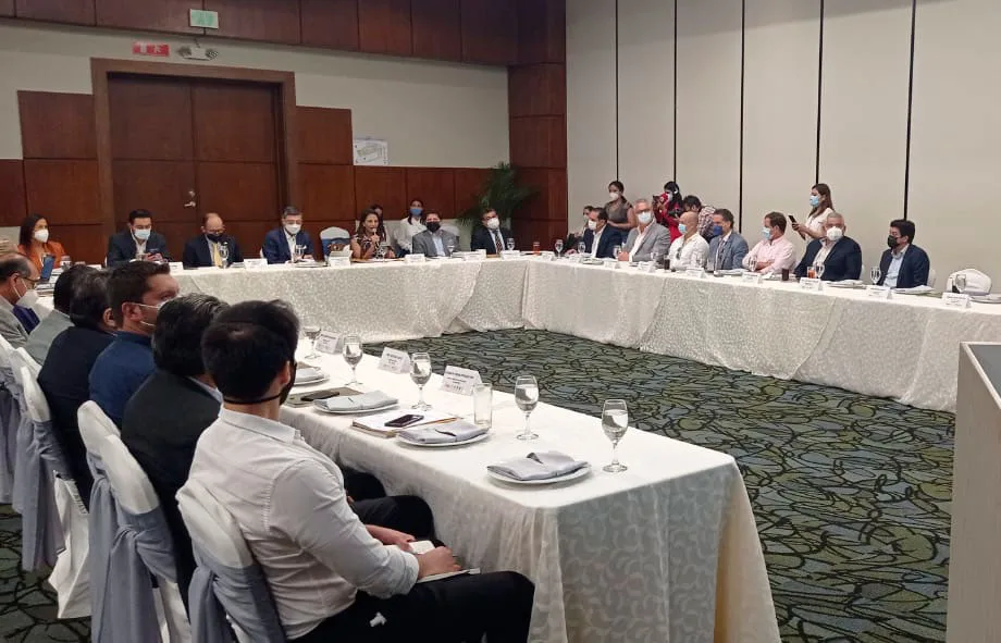 En reunión con la CAN varios países se unen para retardar la llegada del Fusarium Raza 4 a Ecuador