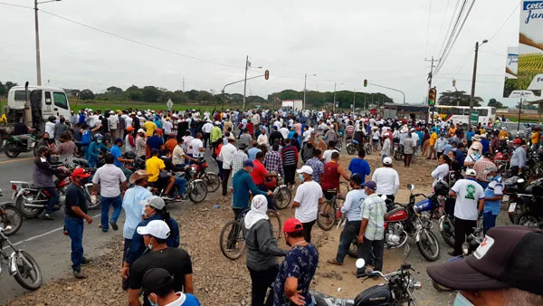 Ecuador: Arroceros de Santa Lucia piden se cumplan las promesas de campaña, ante el excedente de arroz y bajos precios