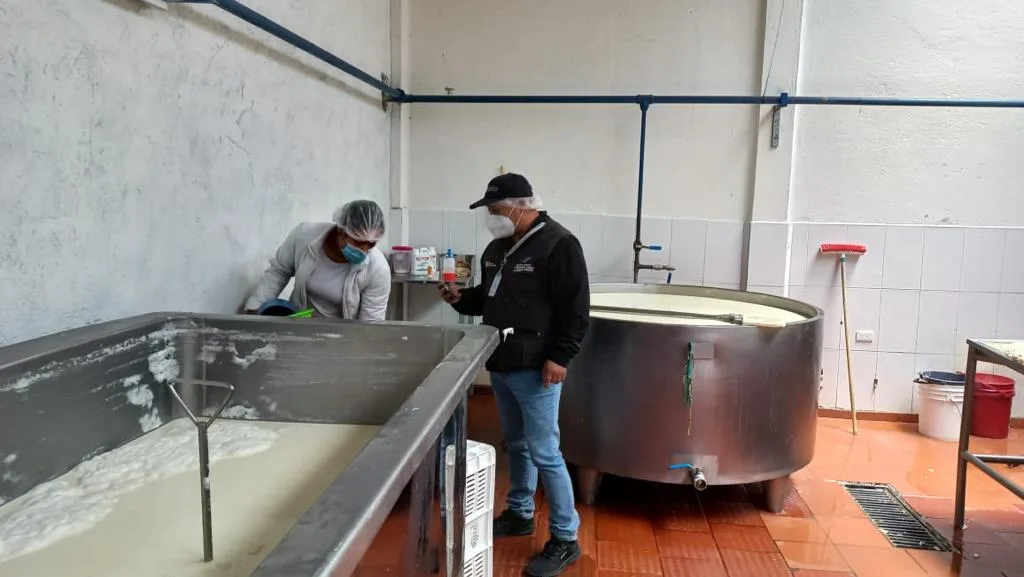 Ecuador: En Imbabura clausuraron plantas de lácteos por insalubridad