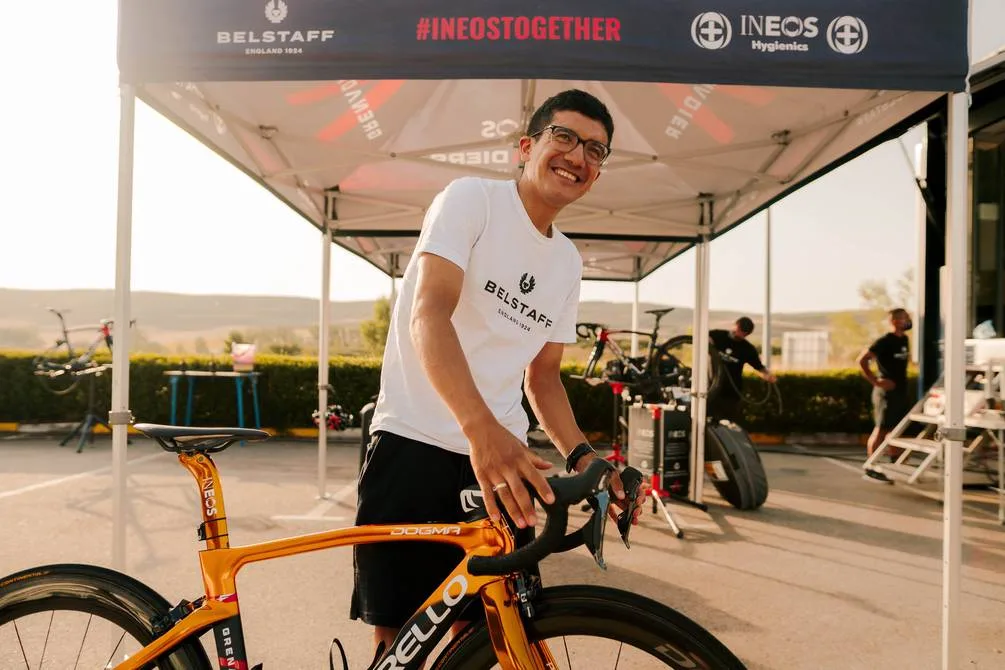 Deportes: Carapaz, con la bicicleta dorada en honor a su medalla olímpica, apunta a ‘salir a ganar’ en La Vuelta a España