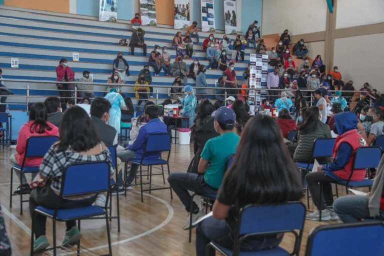 Ecuador: La vacunación a mayores de 5 años iniciará a mediados de octubre, anuncia la ministra de Salud