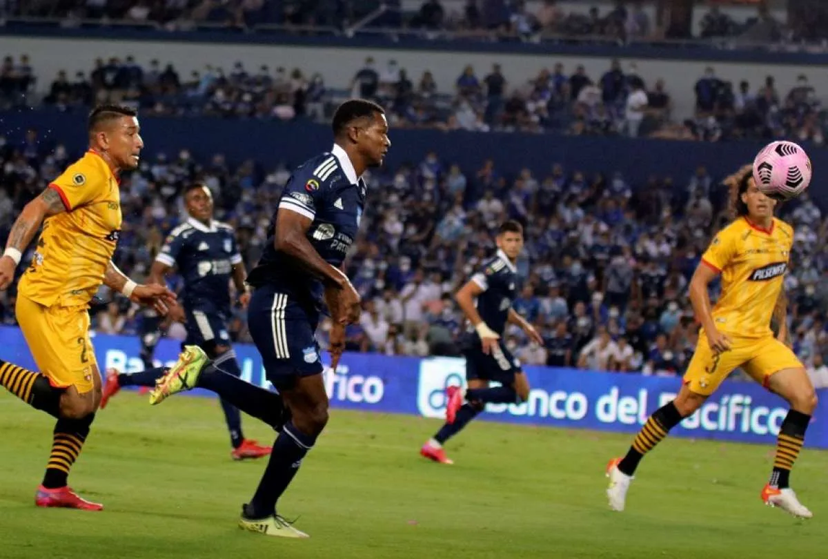 Deportes: Antonio Valencia destacó al clásico del astillero entre Emelec y Barcelona