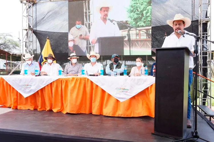 Ecuador: Ganaderos preocupados ante falta de presupuesto de Agrocalidad para vacunación contra la aftosa