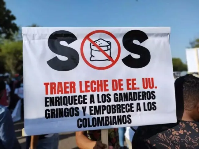 Productores de leche colombianos protestaron en contra de las importaciones de leche en polvo