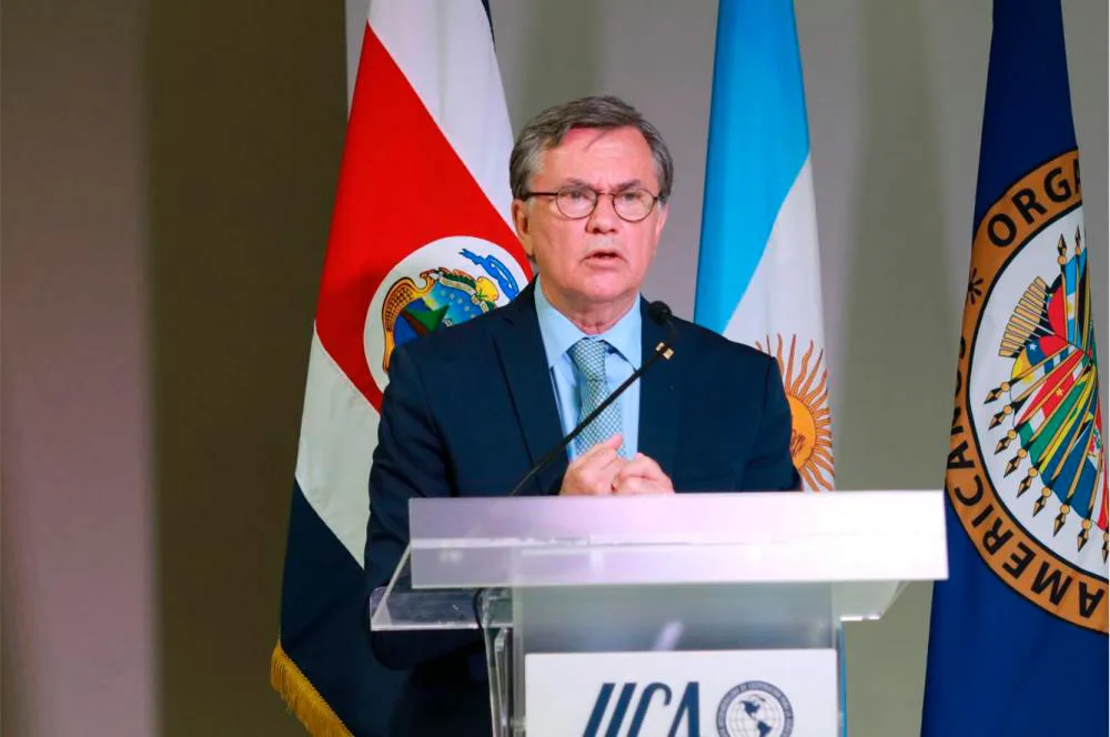 Manuel Otero asume su segundo periodo al frente del IICA