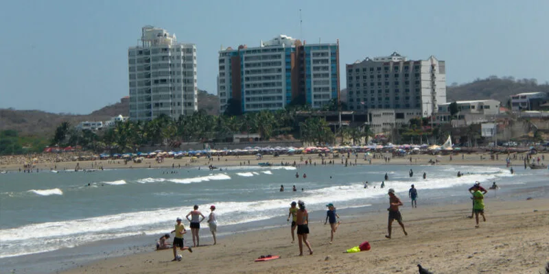 Costas ecuatorianas con oleajes ligeramente agitados del 4 al 6 de enero