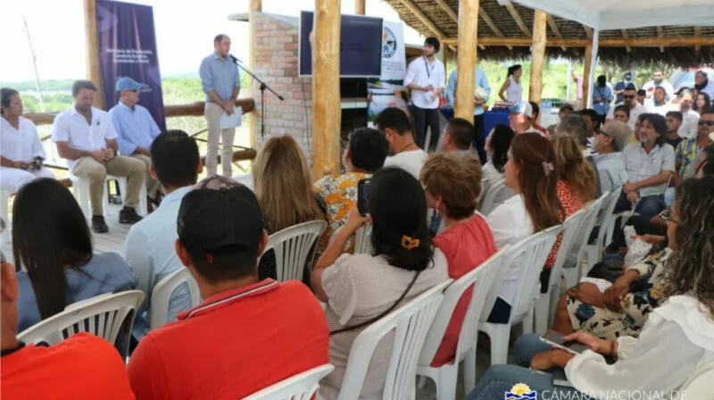 Ecuador: 724 camaroneras en playas y bahías tienen un año para legalizarse