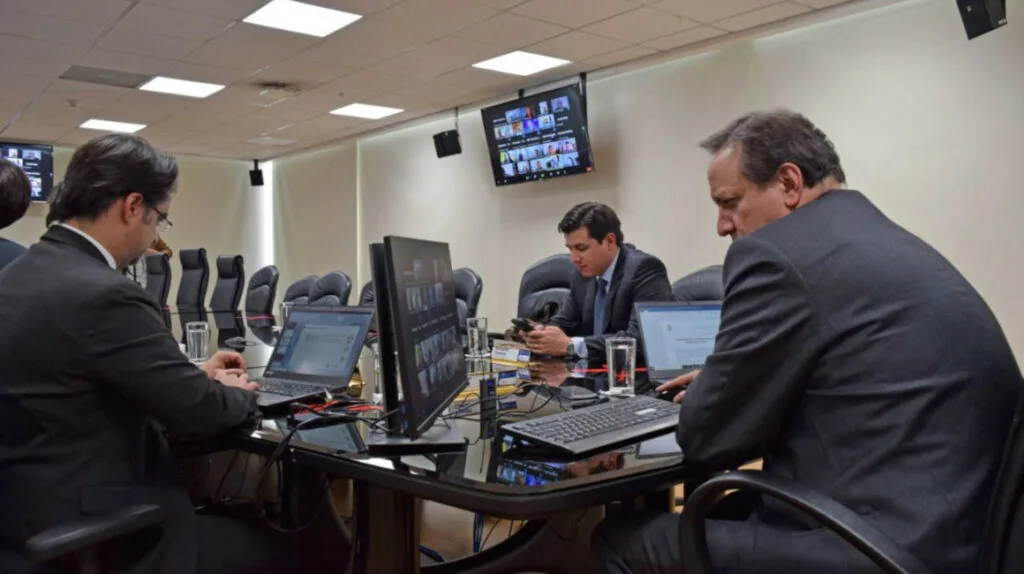 Ecuador: Cuarta revisión del FMI se dilata y se espera concluir a fines de abril