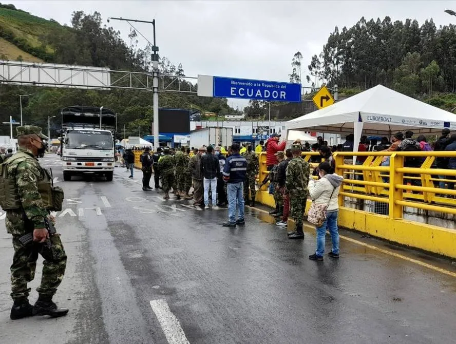 Desde este martes 5 de abril se reducen los trámites que realizaban conductores de carga internacional en el puente internacional de Rumichaca