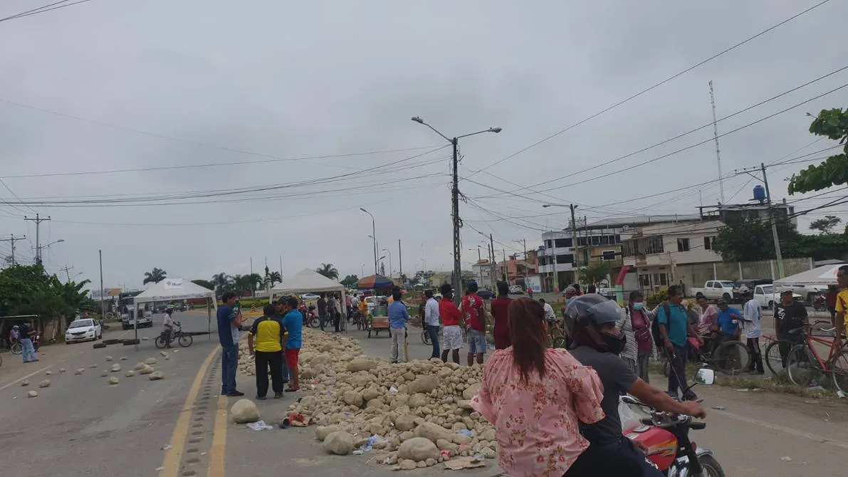 Ecuador: En El Oro, bananeros continúan con protestas y cierre de vías por el precio que reciben para vender la fruta
