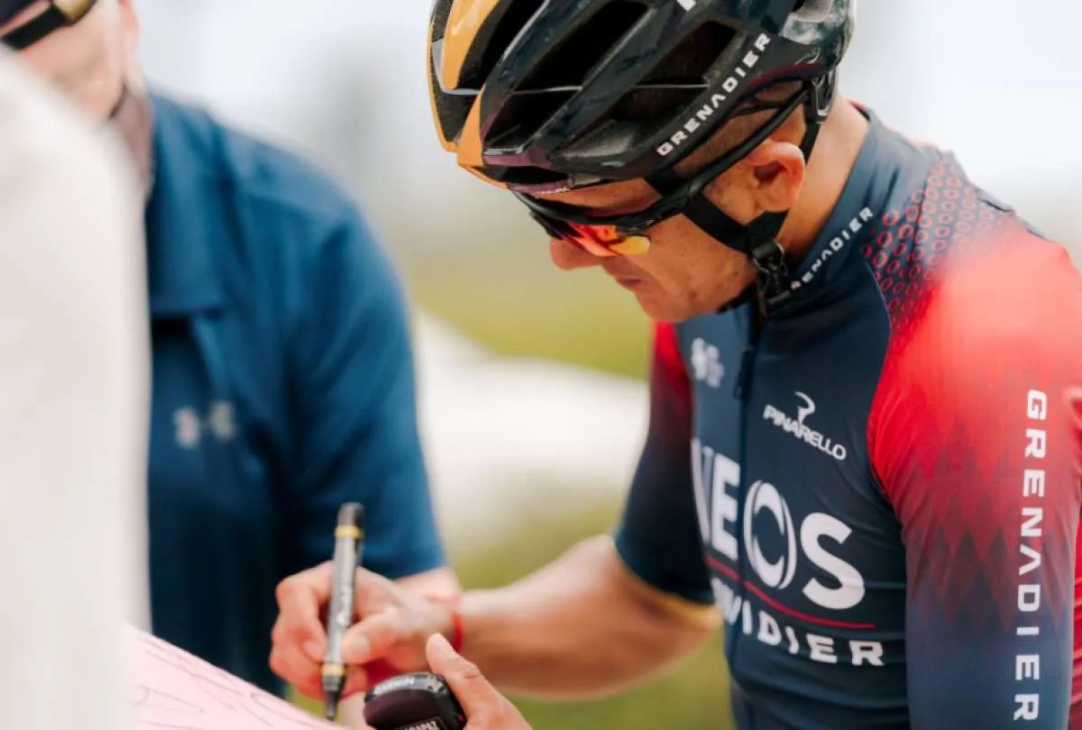 Deportes: Richard Carapaz fue octavo en la etapa 19 del Giro y sigue en el primer lugar en la clasificación general