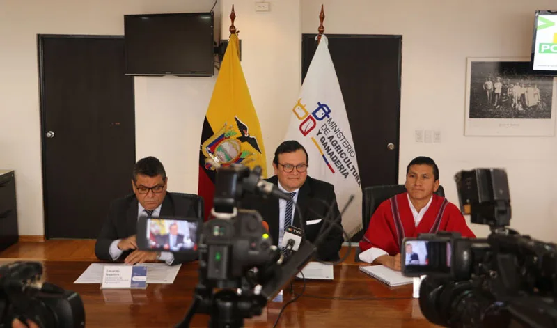 Ecuador: Ministro Manzano anuncia subsidio del 50 % en precio de la urea a productores registrados en el MAG