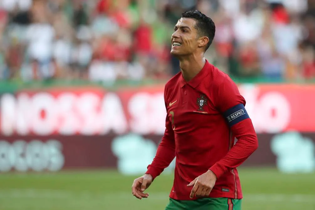 Deportes: Oferta de 300 millones de dólares por Cristiano Ronaldo desde Arabia Saudita, según reportan medios portugueses