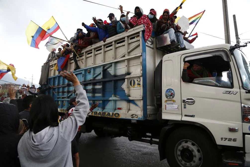 Termina el paro y baja el riesgo país de Ecuador, pero sigue en sus niveles más altos