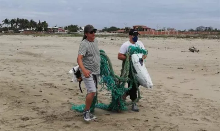 Los cabos de pesca son reciclados para hacer productos sostenibles