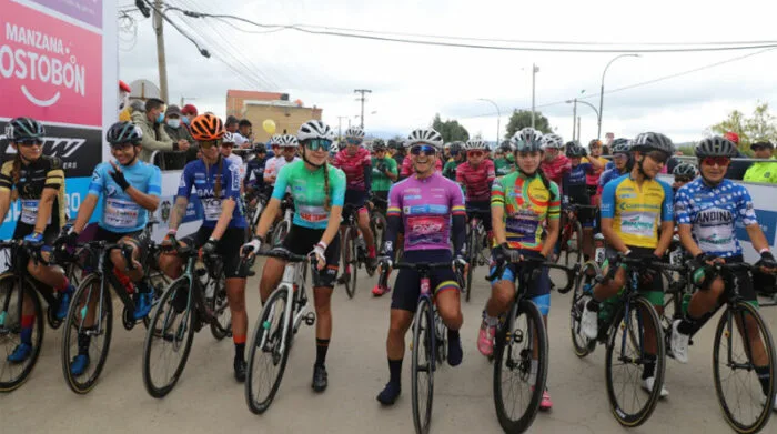 Ana Vivar y Esther Galarza mejoran en la Vuelta a Colombia Femenina