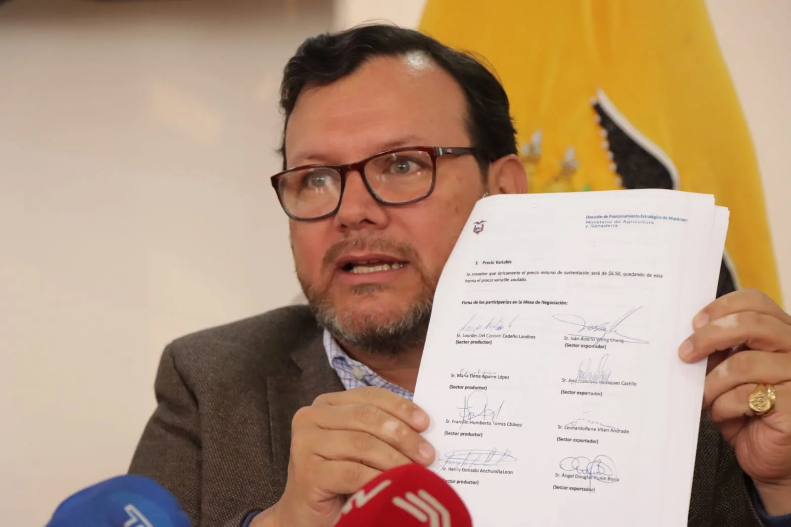 Acuerdo entre productores y exportadores, fija el precio de la caja de banano en 6,50