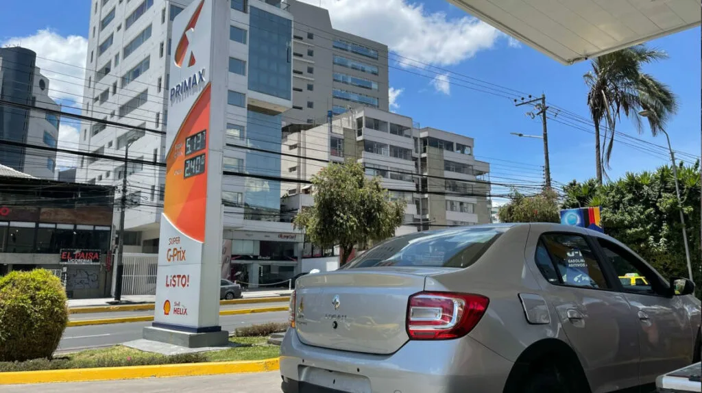 La gasolina Súper baja a USD 4,68 por galón en septiembre