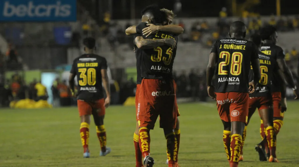 Aucas gana, clasifica a Libertadores y depende de sí mismo para llevarse la etapa