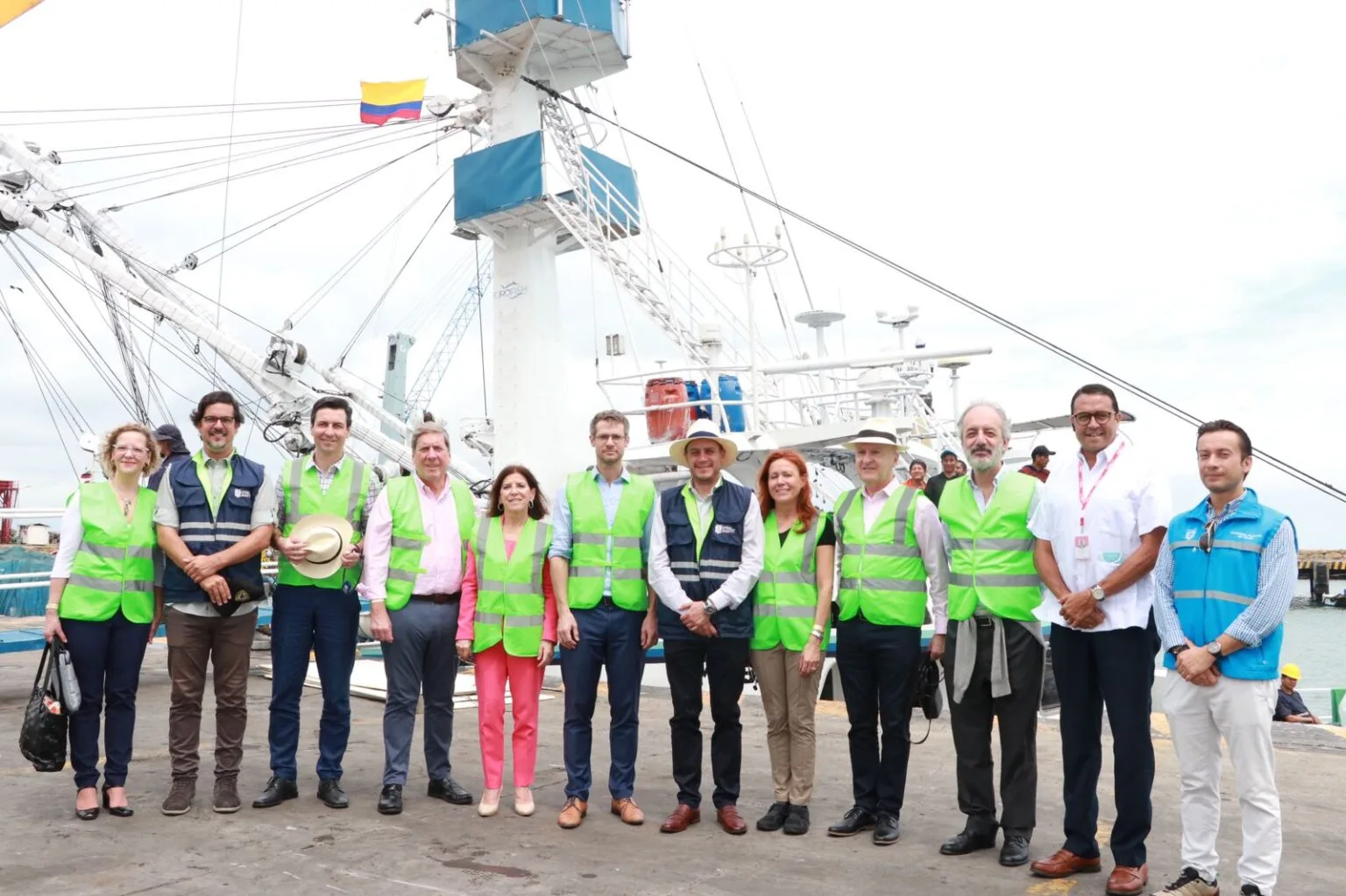 PECH supervisa lucha contra la pesca ilegal en Ecuador