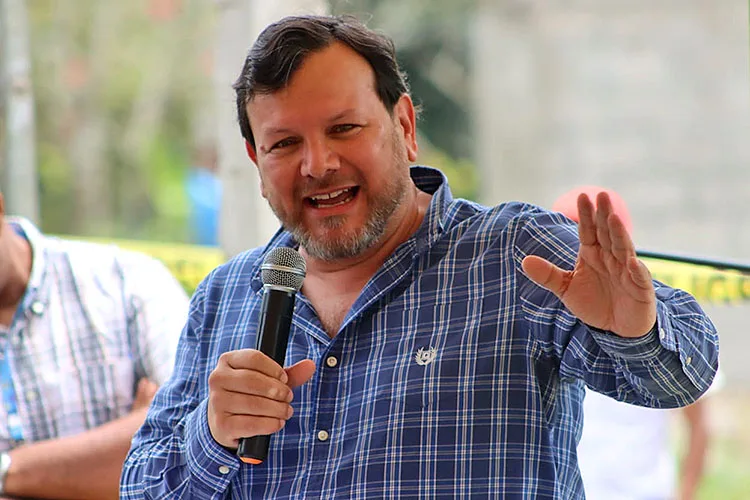 Bernardo Manzano renuncia al Ministerio de Agricultura