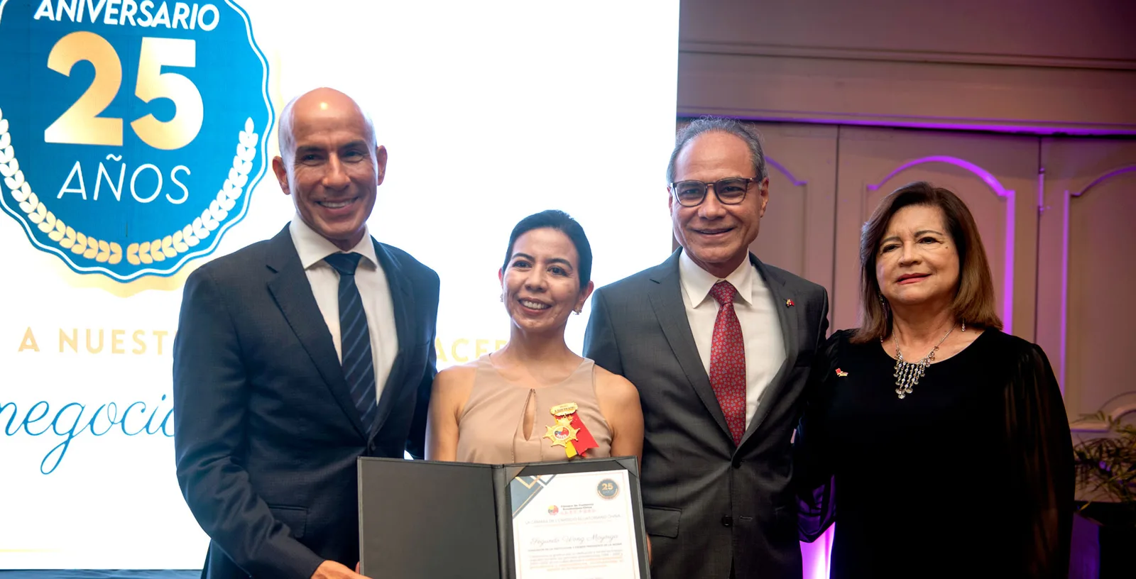 Cámara de comercio ecuatoriano – China rindió homenaje a su fundador, segundo Wong Mayorga.