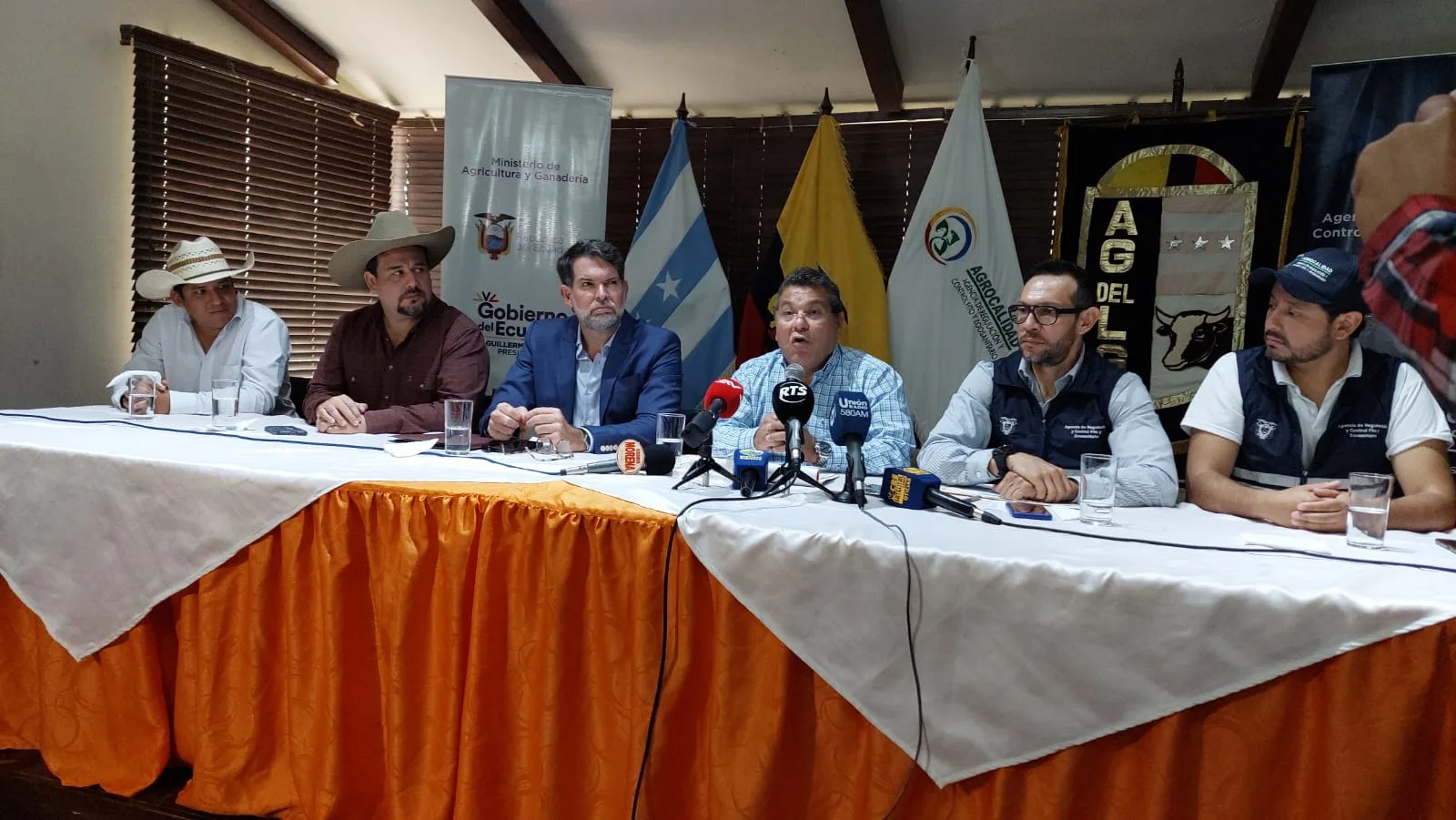 Todo preparado para iniciar vacunación contra la aftosa en Ecuador