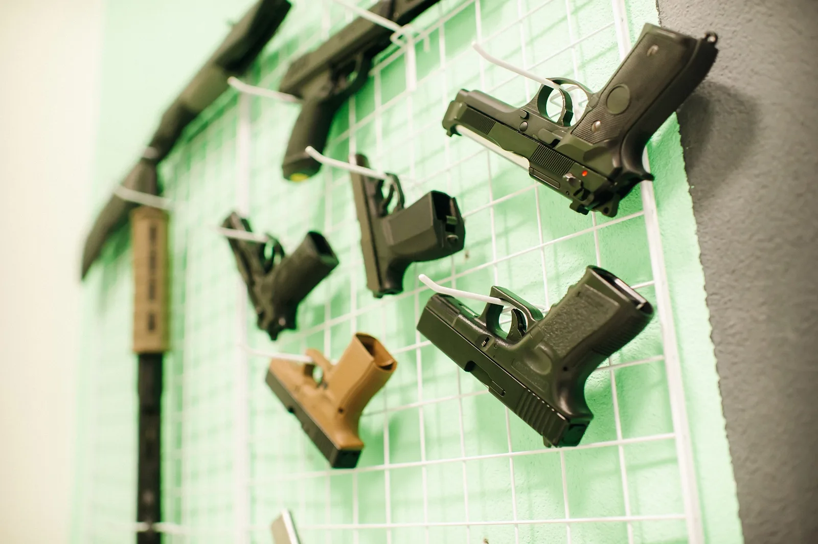 Ecuador a la espera de autorización para importación de armas