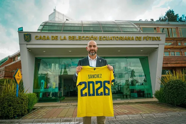 Álex Aguinaga le reclama a Félix Sánchez Bas: ‘No te están regalando el dinero, debes preocuparte por ver el campeonato nacional’