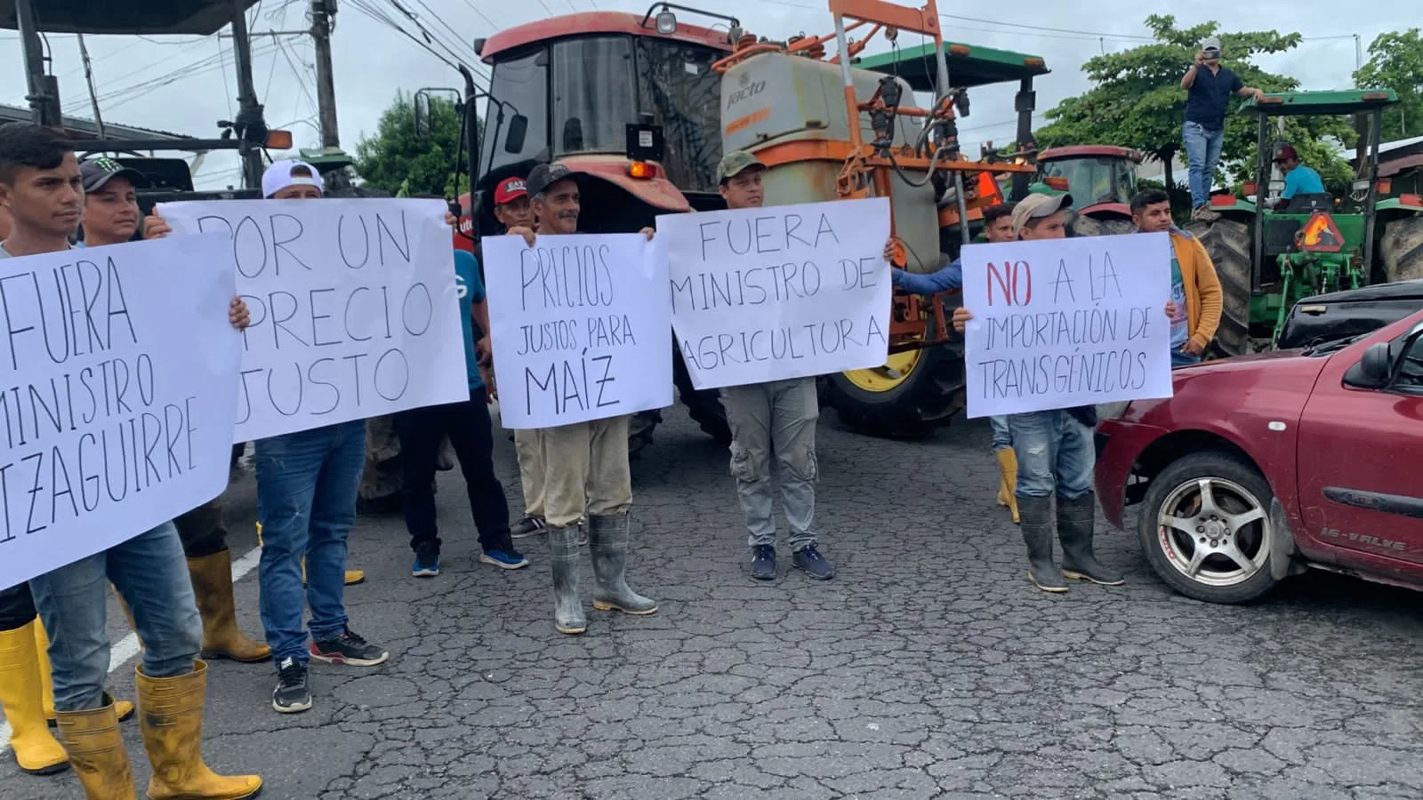 Maiceros paralizan nuevamente vías en busca de precio justo