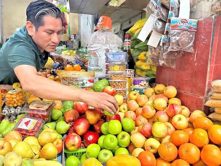 Manzana, pera y uvas con precios elevados