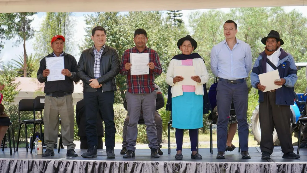 Títulos de propiedad, certificados y kits de pasto entregados por MAG, benefician a productores de varias zonas del país