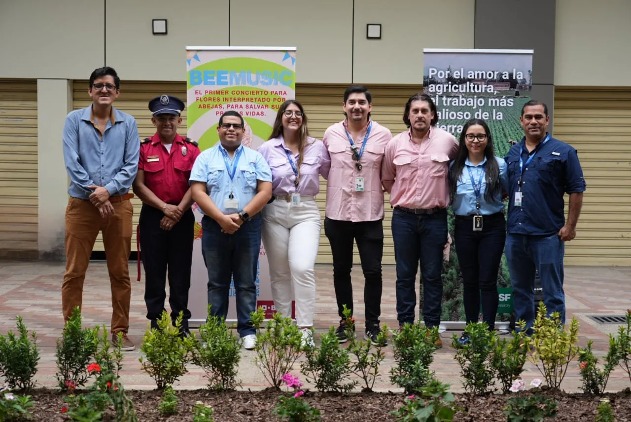 En el día mundial de las abejas, Ecuador Impulsa la Protección de Polinizadores con la Creación de Jardines