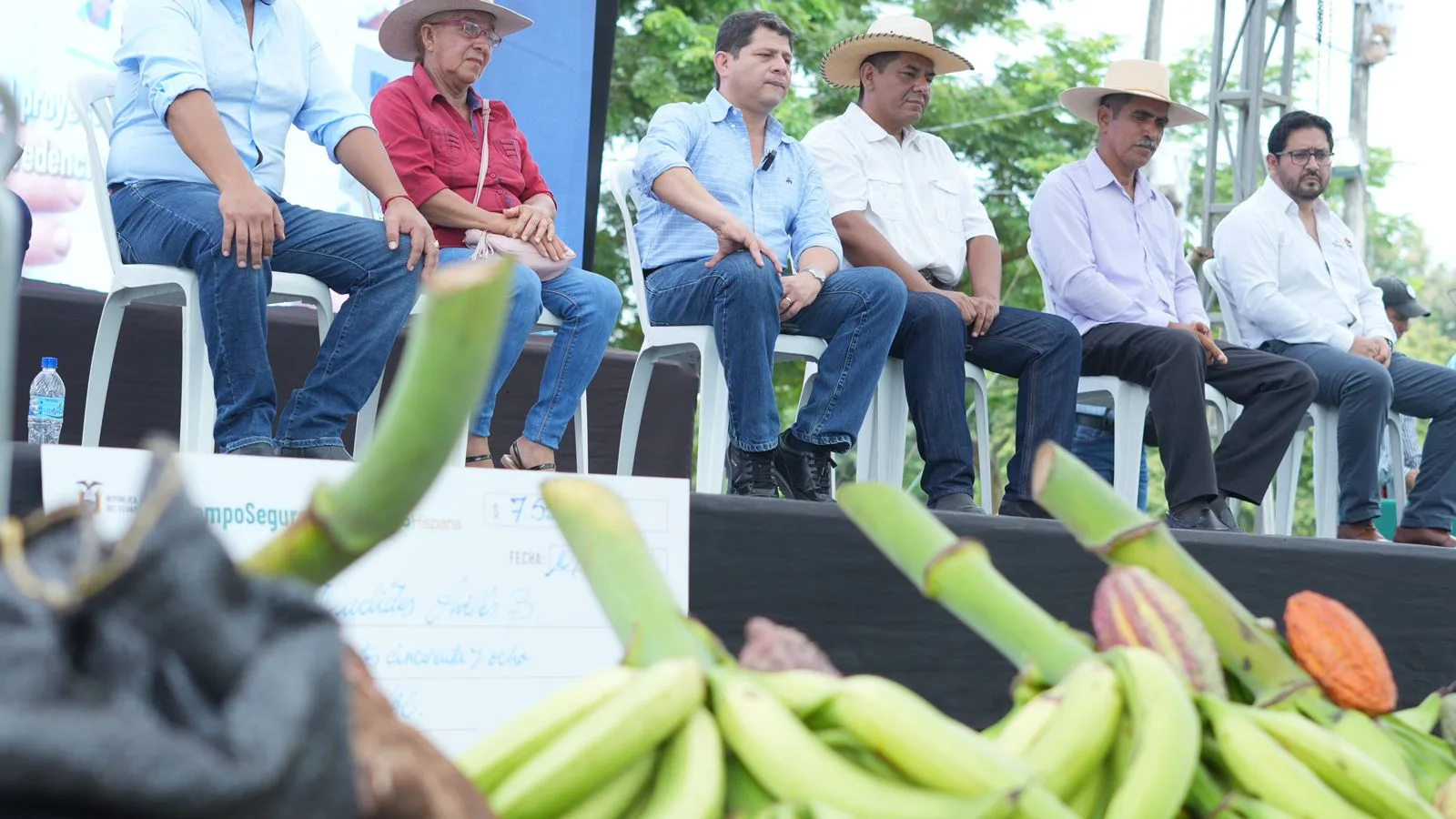 Palacios, "con entrega de maquinaria el Mag transformará el sector agropecuario de Colimes"