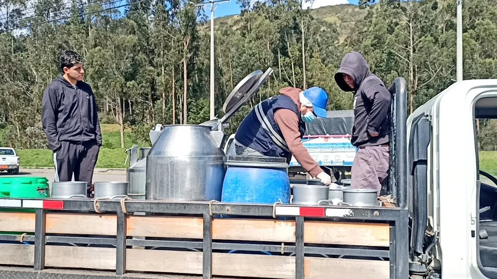 Más de 63.000 litros de leche analizados en Azuay para garantizar calidad y precios justos