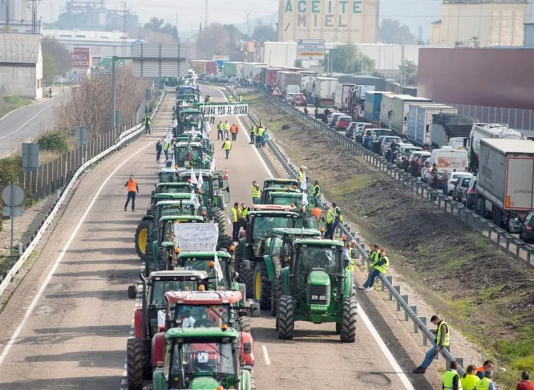 INTERNACIONAL, ESPAÑA: La CNMC investiga un posible cártel en el sector de la maquinaria agrícola