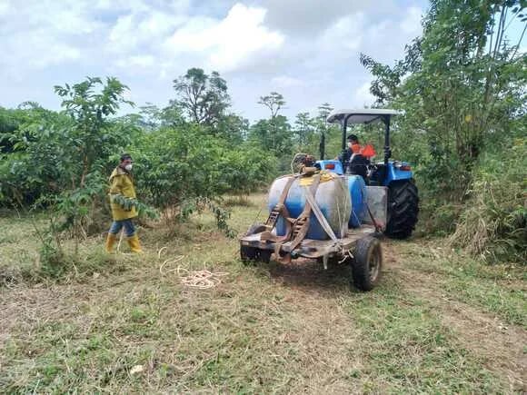 ECUADOR: Ganaderos y Agricultores reciben tractores para mejorar la producción y reducir costos